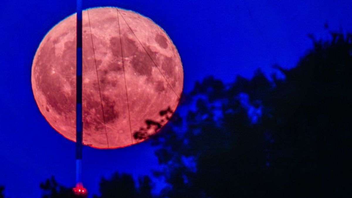 So spektakulär erschien der Erdbeermond 2025 über Deutschland und Europa 